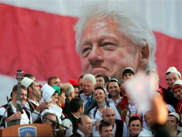 Former US President Bill Clinton attended the unveiling of a statue of himself in the capital of Kos