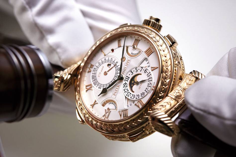 The unique double-dial, fully-reversible supercomplication wristwatch, with a total of 20 complications is an absolute micromechanical masterpiece, featuring complex mechanisms and elaborate case decoration