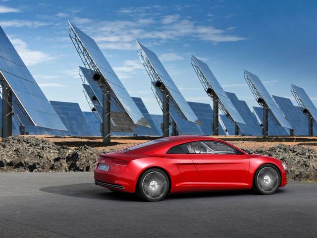Audi's e-tron concept electric car | <a href="http://senatus.net/article/e-tron-audi/">Read more</a>