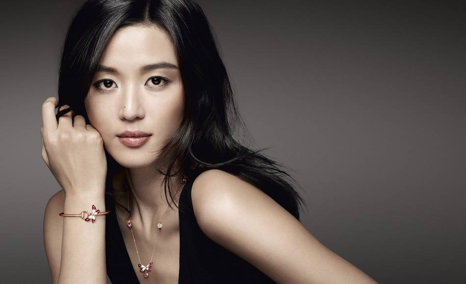 The South Korean actress is the face of the Italian label's Asia exclusive campaign for watches, jewellery and eyewear
