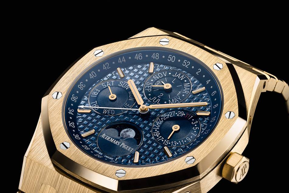 In 2016, Audemars Piguet brings the enduring lustre of yellow gold back to the forefront
