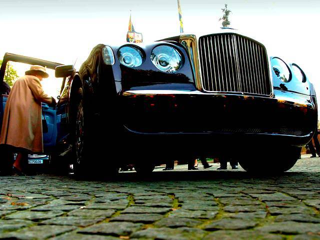 The Queen uses a custom-built Bentley for official business ©AFP PHOTO / Volker HARTMANN