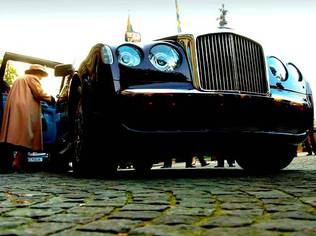 The Queen uses a custom-built Bentley for official business ©AFP PHOTO / Volker HARTMANN