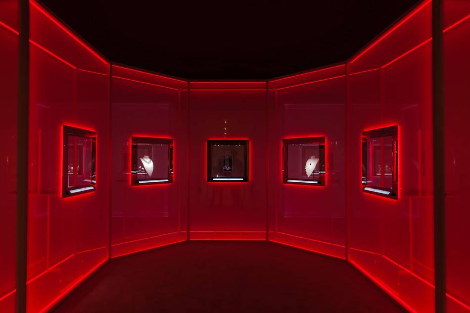Cartier will be holding its first-ever public exhibition of contemporary high jewellery in the world in celebration of Singapore's Golden Jubilee