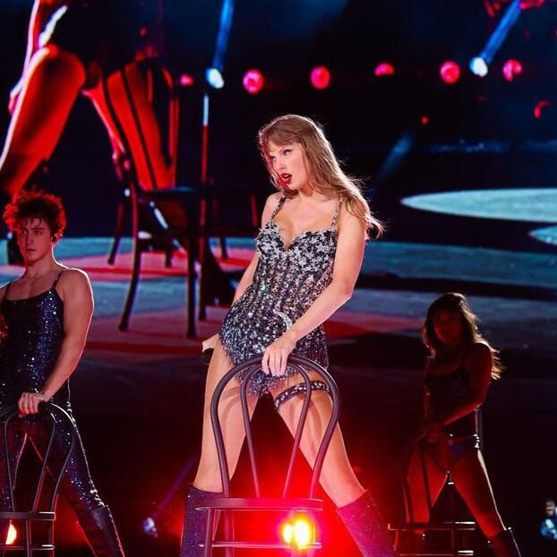 Taylor Swift in Zuhair Murad at the Midnights era tour | SENATUS