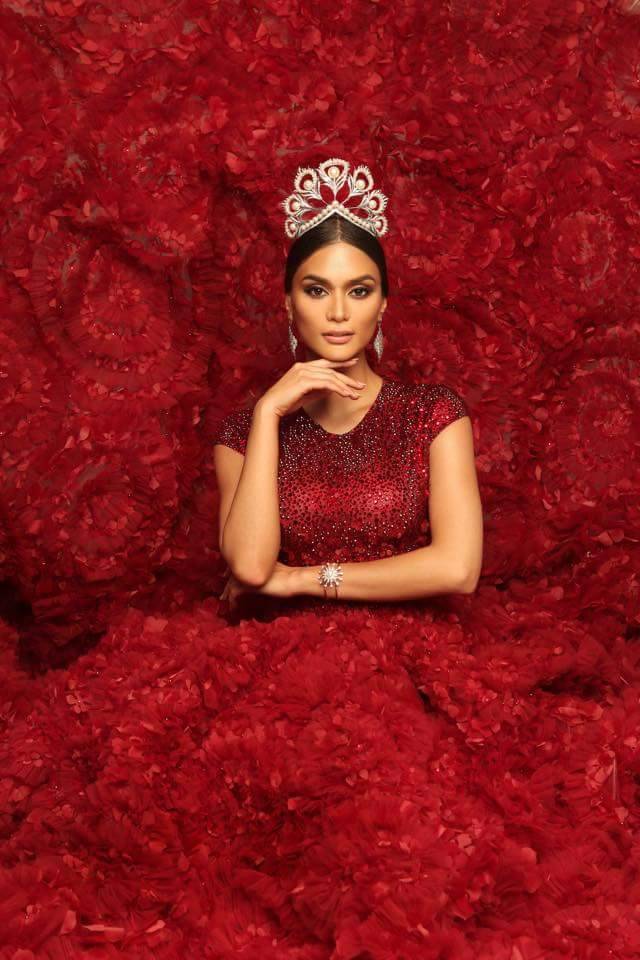 Pia Wurtzbach travels in style with a designer bag