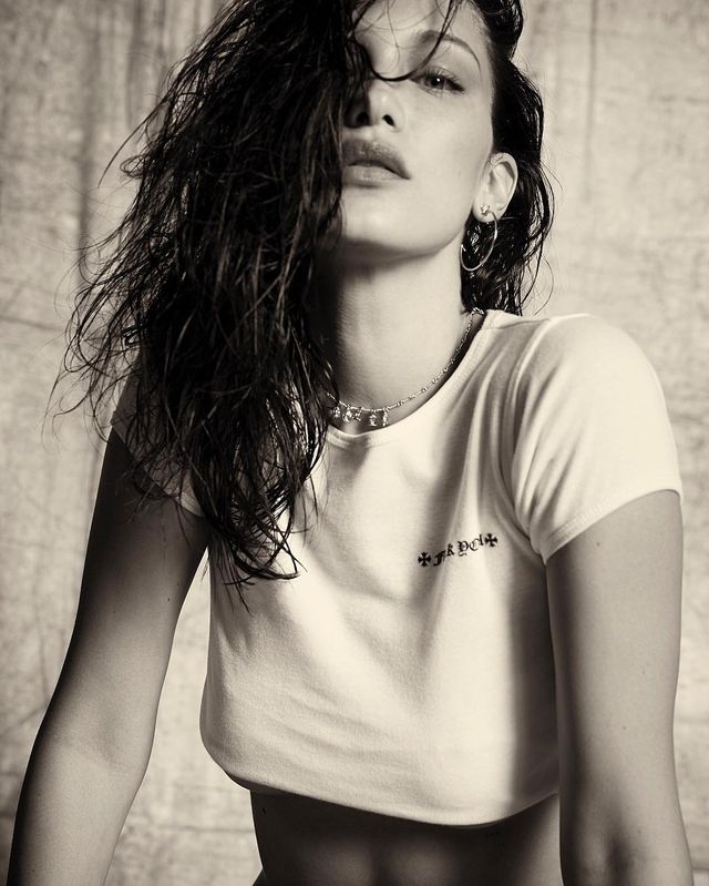 self service indulged stylistics ベラハディット Bella Hadid Relaxes at Home with a Bubble Bath, Jenga, and