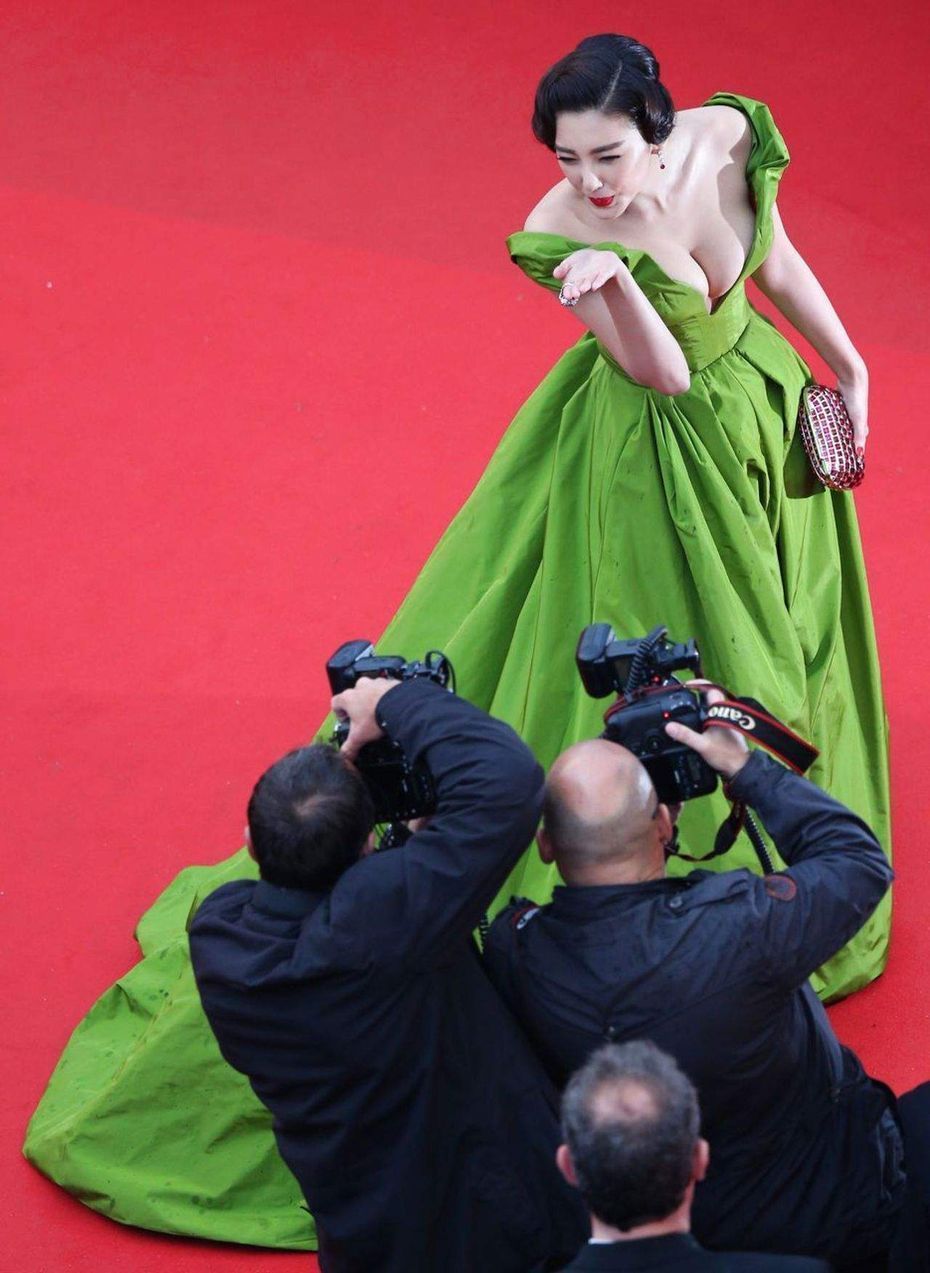 Zhang Yuqi In Ulyana Sergeenko Couture & Cartier Jewellery @ Cannes Film  Festival | SENATUS