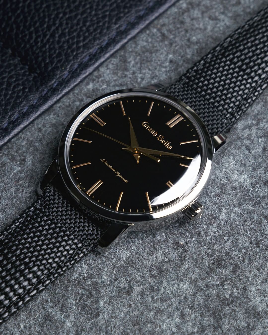 Grand Seiko SBGW295 with urushi lacquerware SENATUS