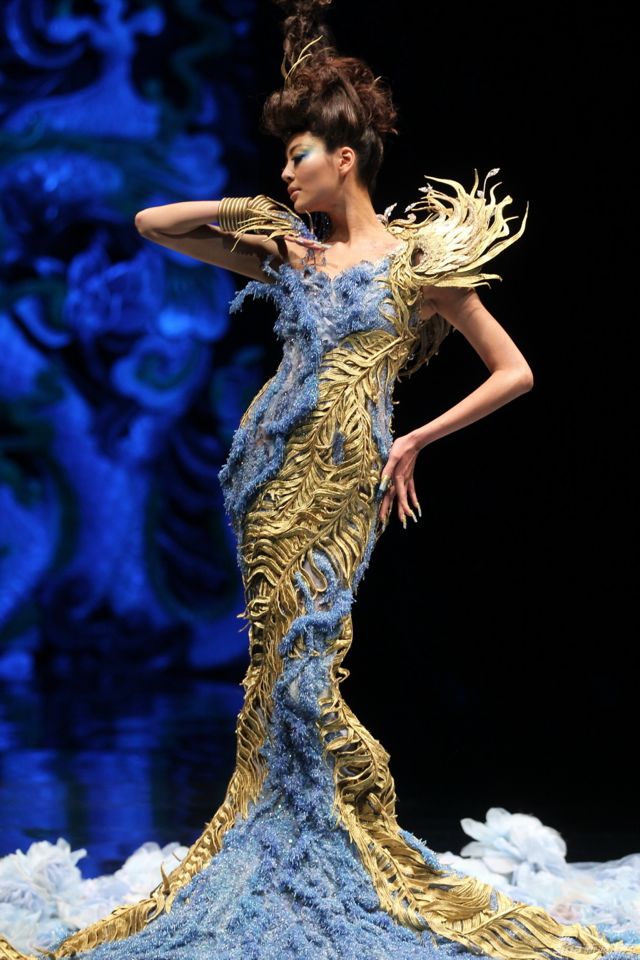 Chinese Couturier Guo Pei ...