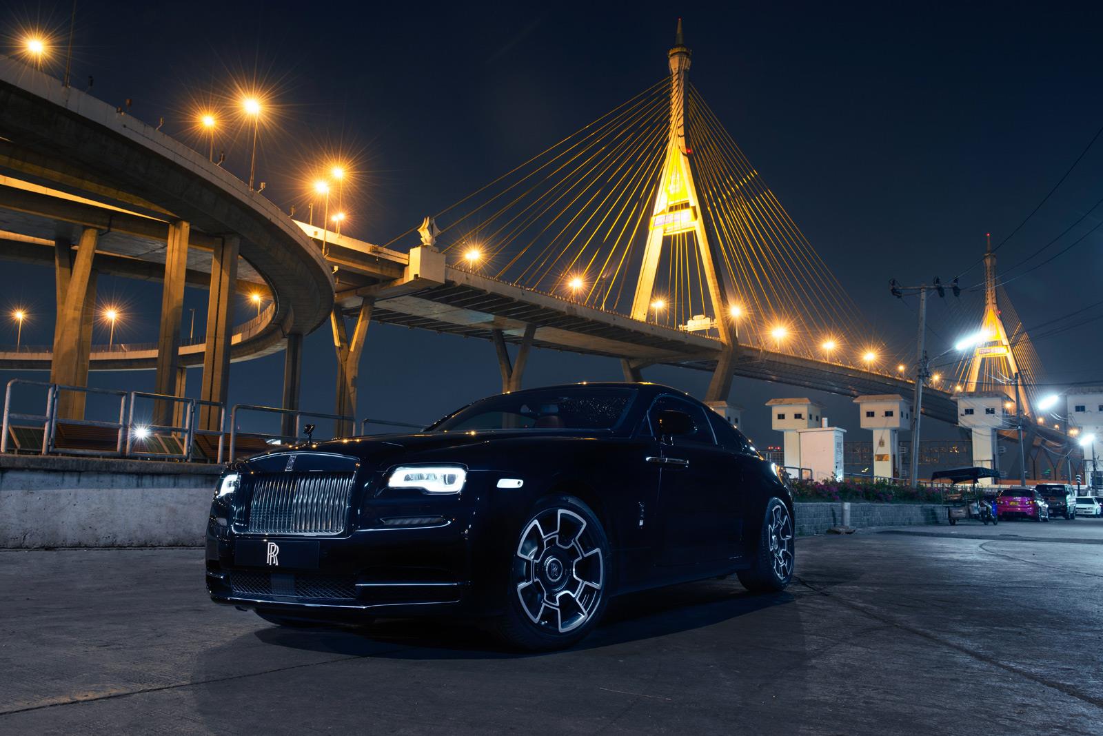 Найками роллс. Мерседес Роллс Ройс. Rolls Royce Wraith Black. Rolls Royce 222. Роллс Ройс Фантом ночью.