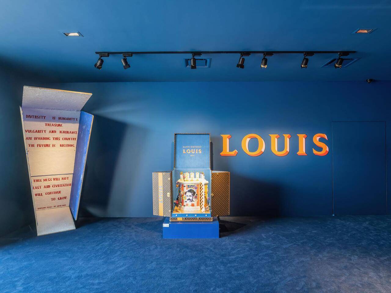 200 TRUNKS 200 VISIONARIES : THE EXHIBITION by Louis Vuitton in