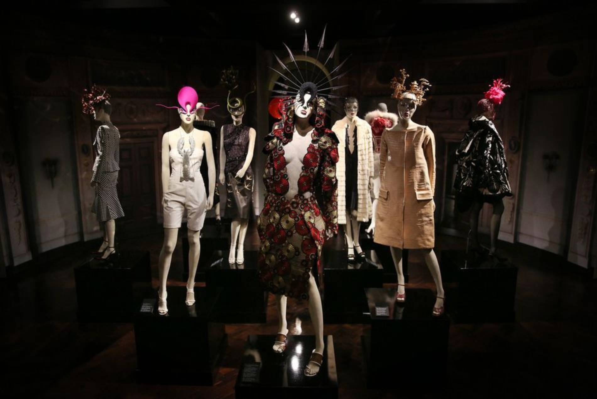 Isabelle Blow: Fashion Galore! Exhibition at Somerset House | SENATUS