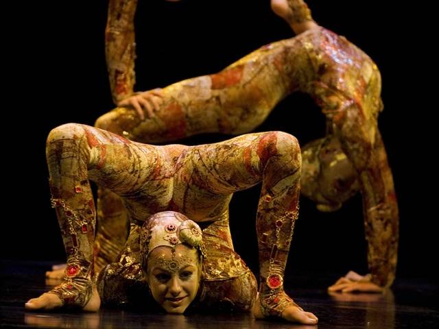 A return to the origins of Cirque du Soleil that combines acrobatic performance and clowning