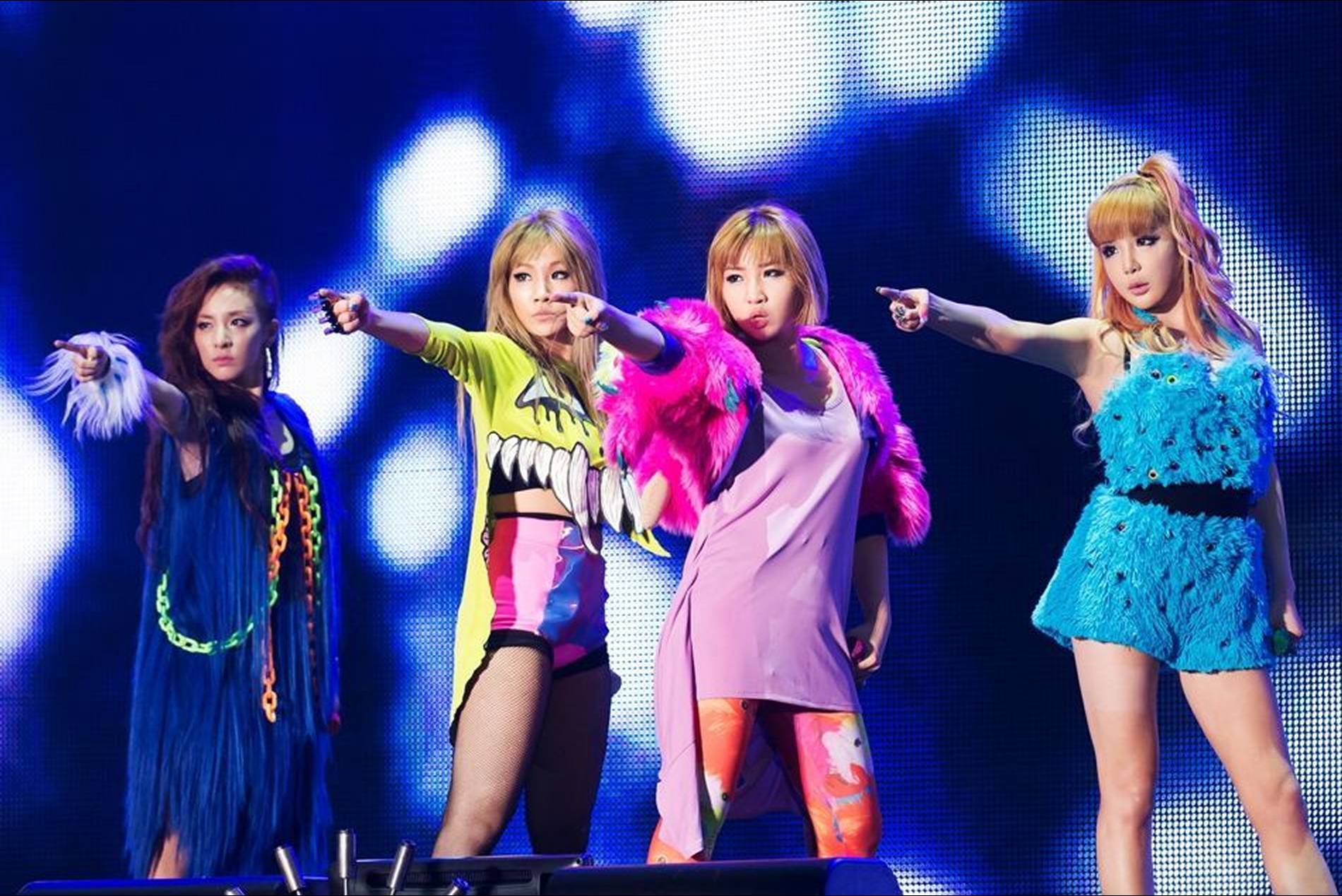 2NE1 New Evolution Global Tour in Singapore SENATUS