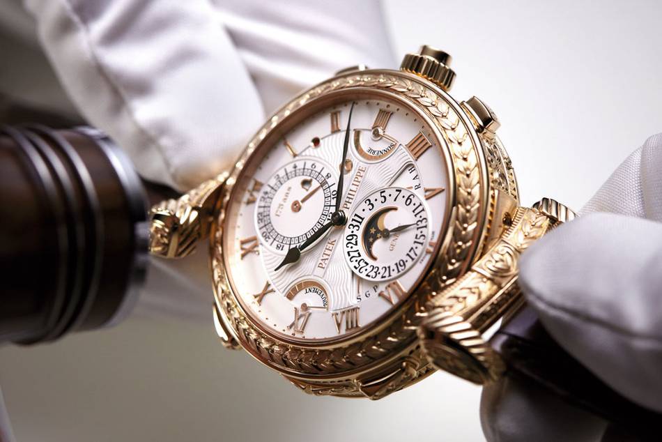 The unique double-dial, fully-reversible supercomplication wristwatch, with a total of 20 complications is an absolute micromechanical masterpiece, featuring complex mechanisms and elaborate case decoration