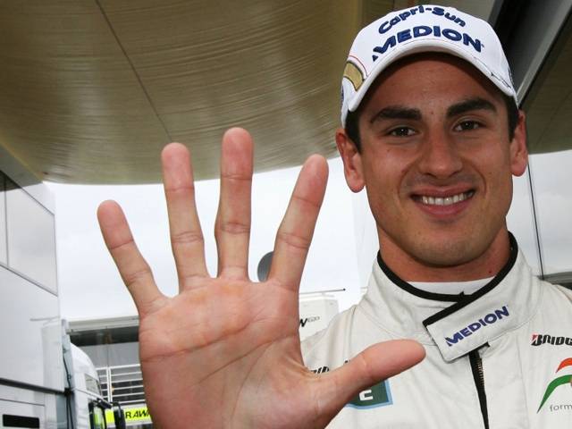Who's the fifth candidate courted by Renault to replace Vitaly Petrov as soon as possible?