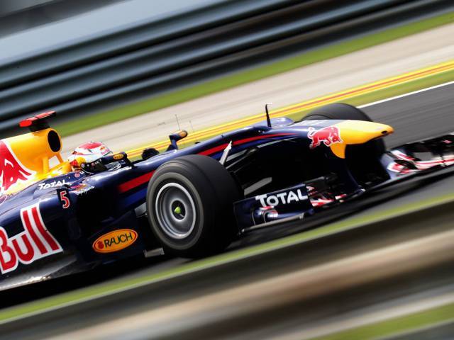Scrutiny of photographs show show Red Bull's entire front nose is closer to the ground than rivals'