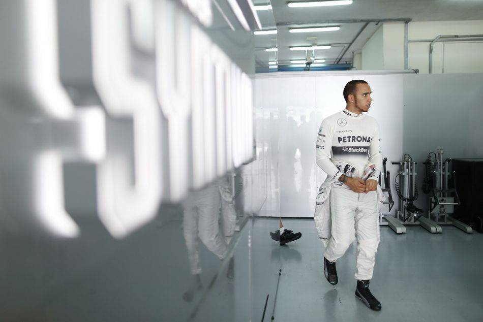 Lewis Hamilton wanted to move to Red Bull and had advanced discussions with the champions before he agreed a deal to race for Mercedes this season, according to Formula One supremo Bernie Ecclestone