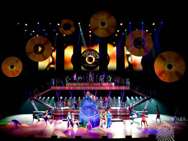 Viva ELVIS™ plays tribute to Elvis’ music and life. Photo Credit: Cirque du Soleil