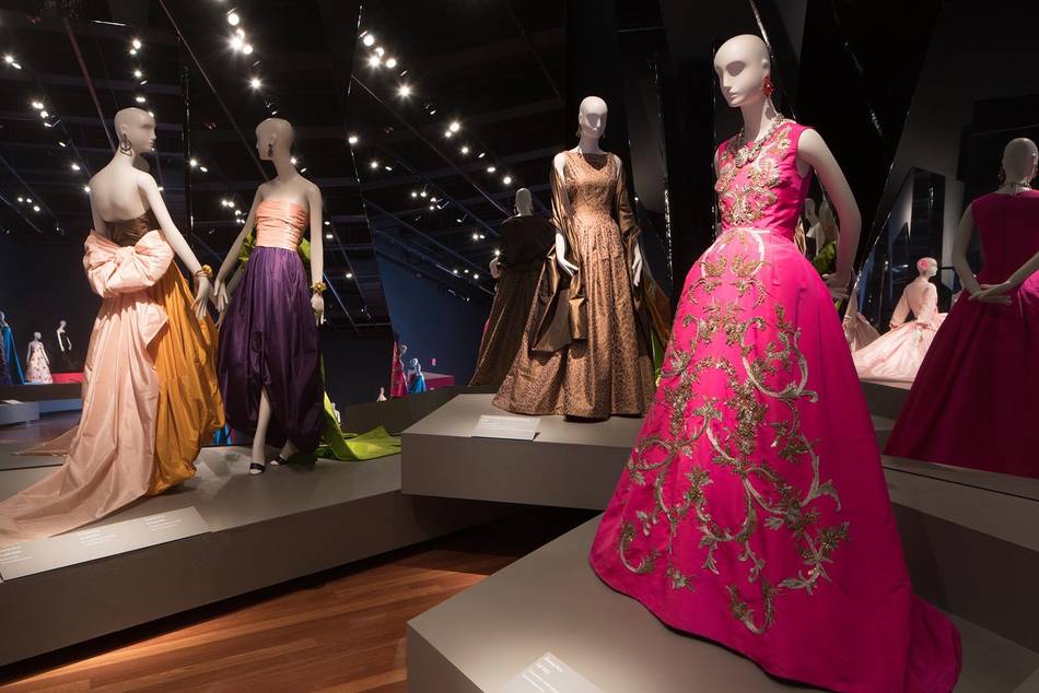 With more than 130 ensembles, this world-premiere retrospective pays tribute to one of the most beloved and influential fashion icons of our time