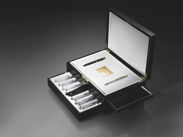 The Personal Code Ink Edition is presented in a precious wooden box with personalised gold-plate