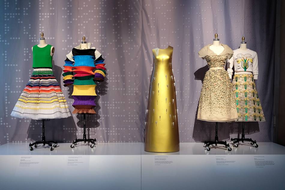 An exploration of how fashion designers are reconciling the handmade and the machine-made in the creation of haute couture and avant-garde ready-to-wear