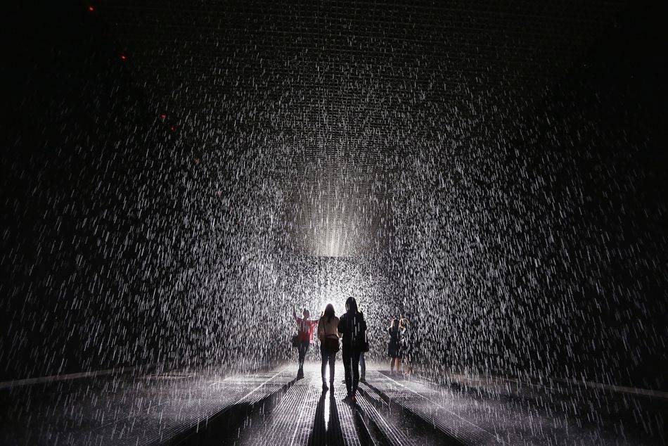 A field of falling water that pauses wherever a human body is detected offers visitors the experience of controlling the rain