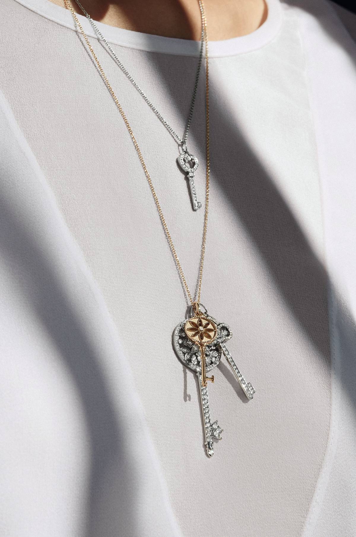 Tiffany Keys knot key in 18k rose gold with diamonds.