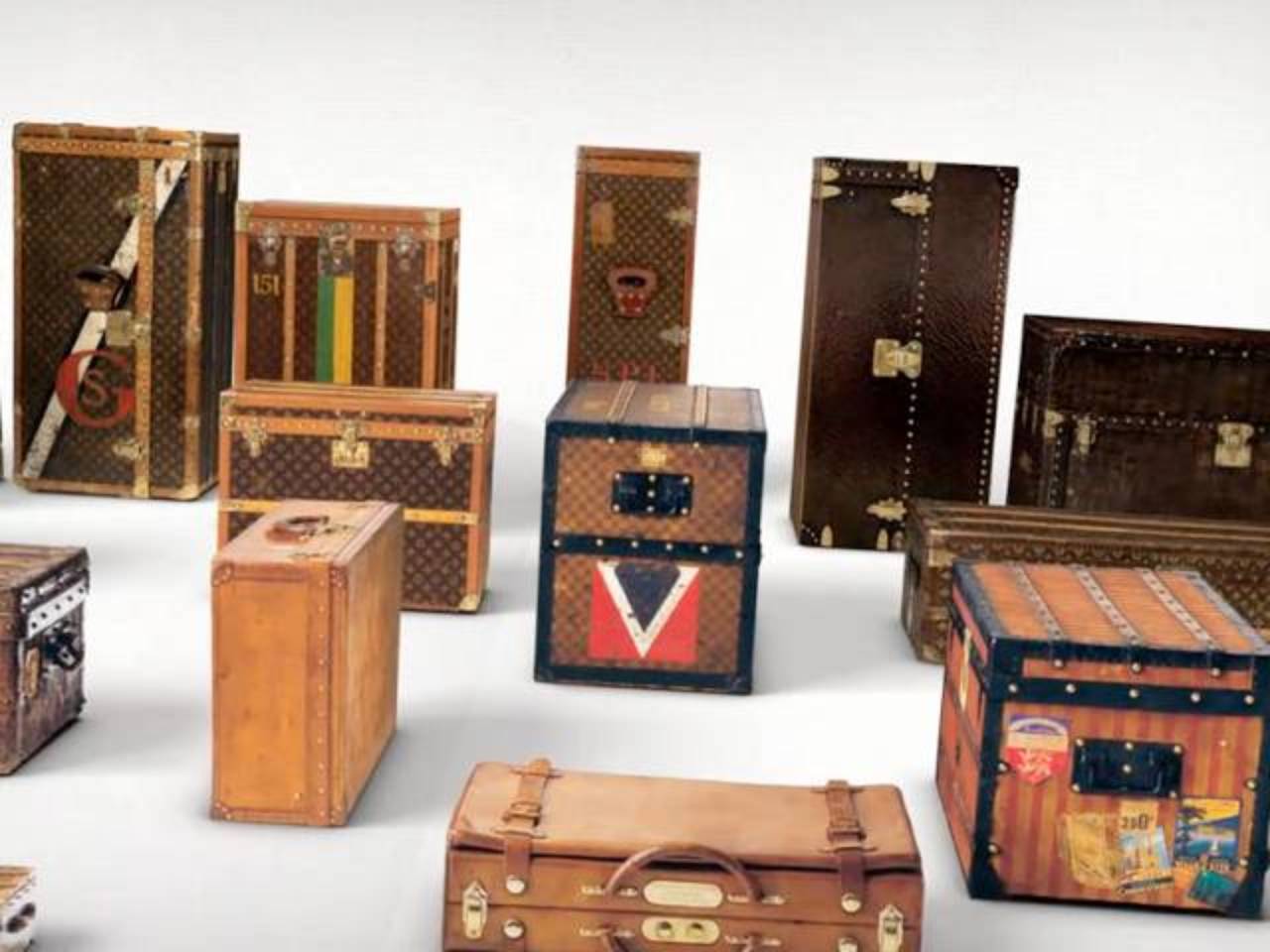 Louis Vuitton: 100 Legendary Trunks - French Version - Other - Books and  Stationery R07146