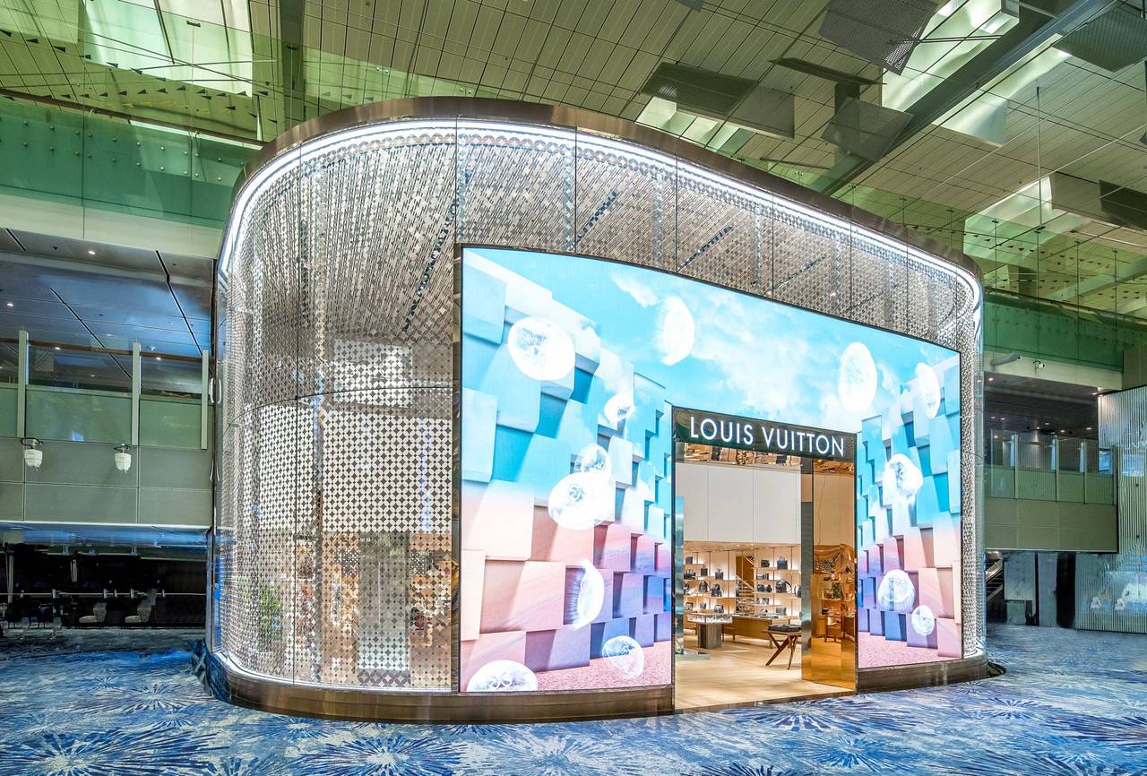 The Louis Vuitton store in terminal 3 at Changi airport 😍 #changi #si