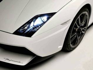 Lamborghini is setting a new benchmark in the open-top super sports car segment