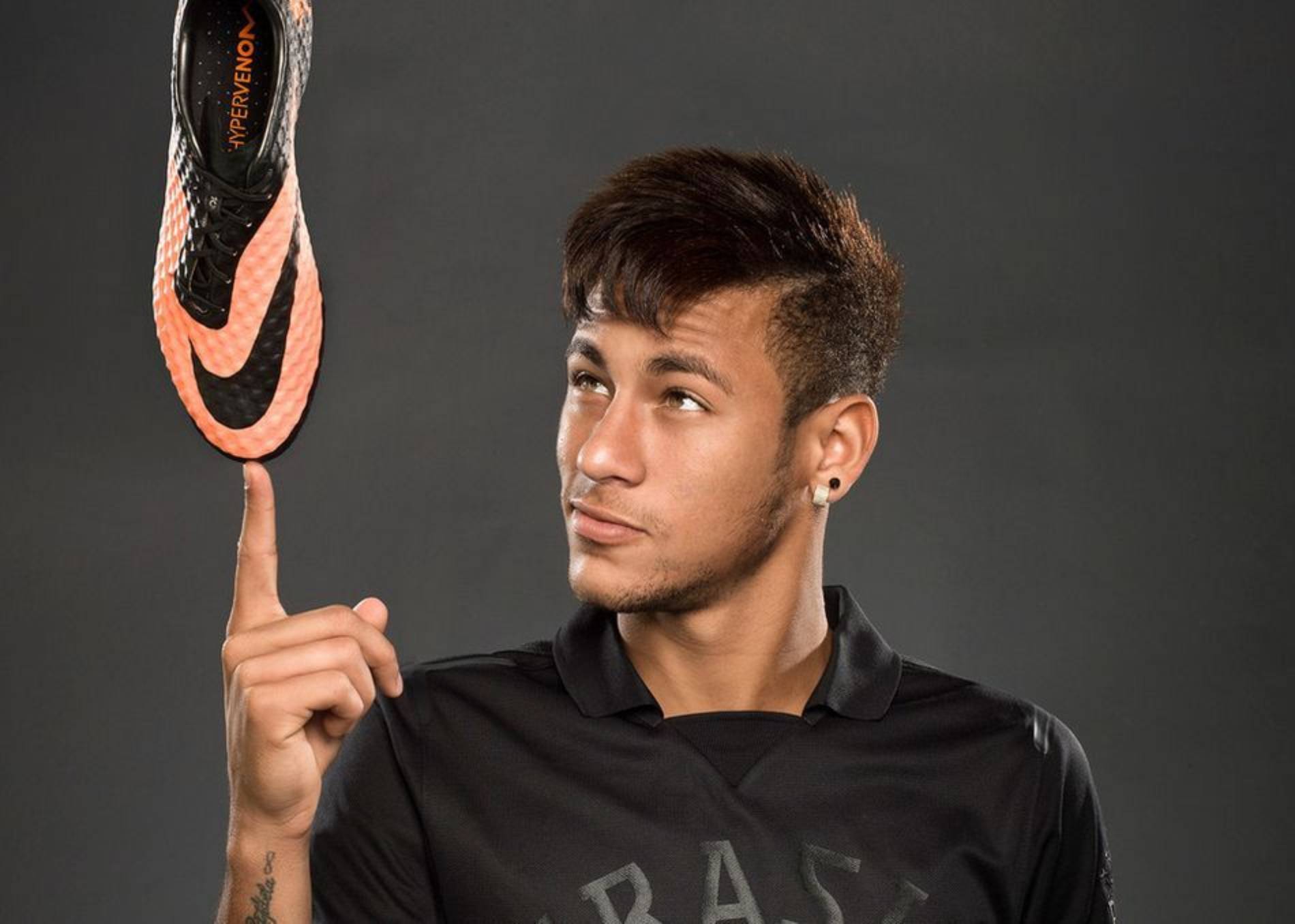 Neymar Jr. Rocks Blue Hair in New Nike Ad - wide 2
