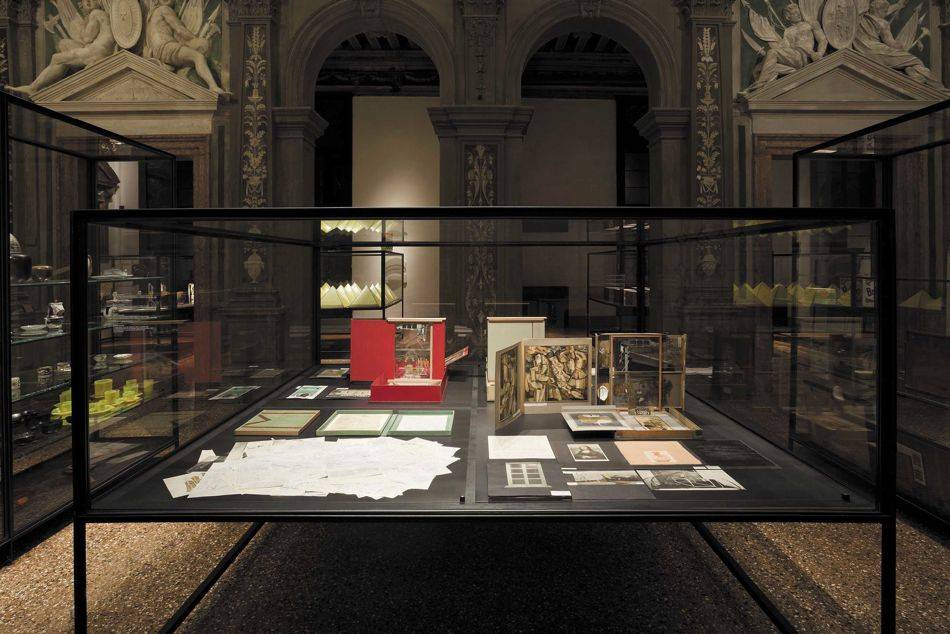 Covering the period from 1901 to 1964, the exhibition documents with over 600 editions, the transformation of the ida of uniqueness in art and its perception