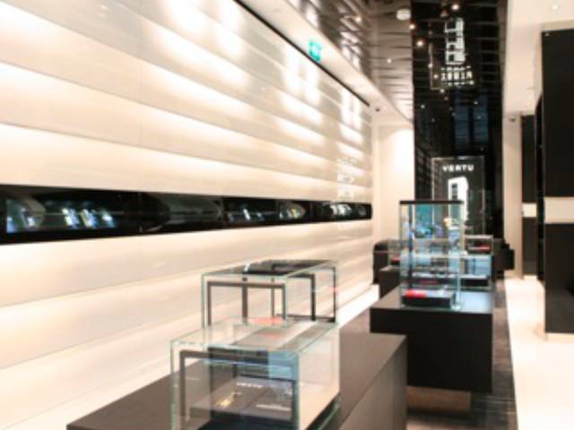 Showcasing the retail concept and façade modelled after the Vertu’s Ginza boutique in Tokyo