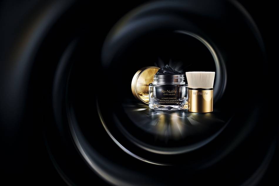 The ultra-luxurious, spa-inspired treatment mask features precious, concentrated levels of the exclusive Black Diamond Truffle Extract, and re-texturizing technologies