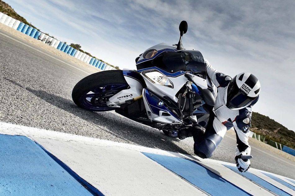 With the BMW HP4, BMW Motorrad presents the lightest 4-cylinder supersports bike in the 1000cc class to date