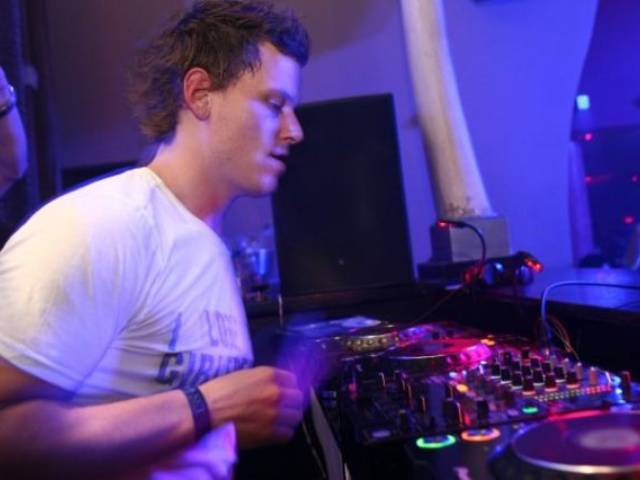 Put Your Hands up for Fedde LE GRAND