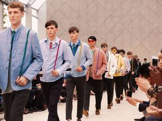 Burberry unveiled its Spring/Summer 2014 Menswear collection entitled 'Writers and Painters', inspired by painter David Hockney and writer Alan Bennett, famed Englishmen and artisans of the 1960's
