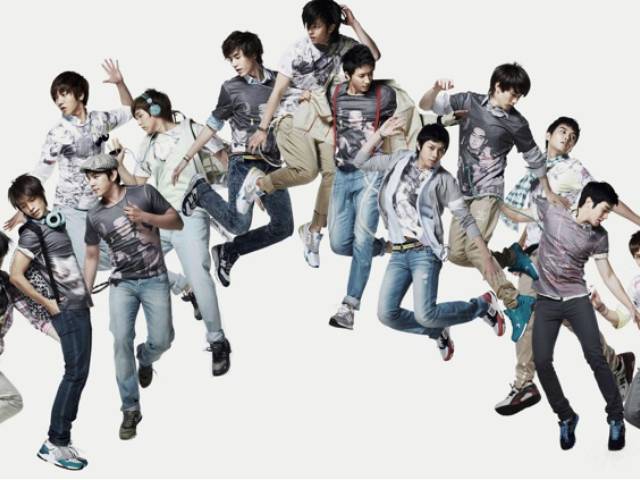 With a total of thirteen members, Super Junior is the largest boy band in the world