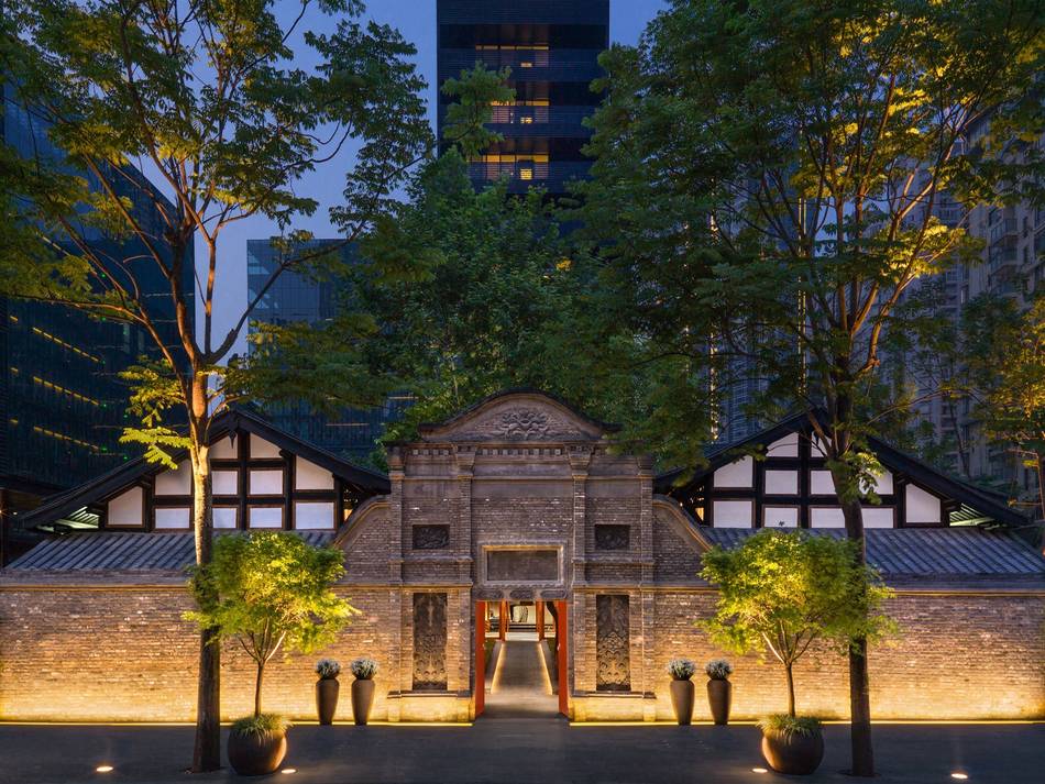 The new hotel is an integral part of the government's conservation project to preserve the surrounding traditional courtyards next to the thousand-year-old Daci Temple