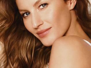 The Brazilian supermodel appears in the global ad campaign photographed by Mario Testino